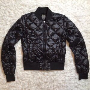 TNA Aritzia League Quilted Puffer Bomber Jacket Black XS Snatched Sexy Snug NWOT